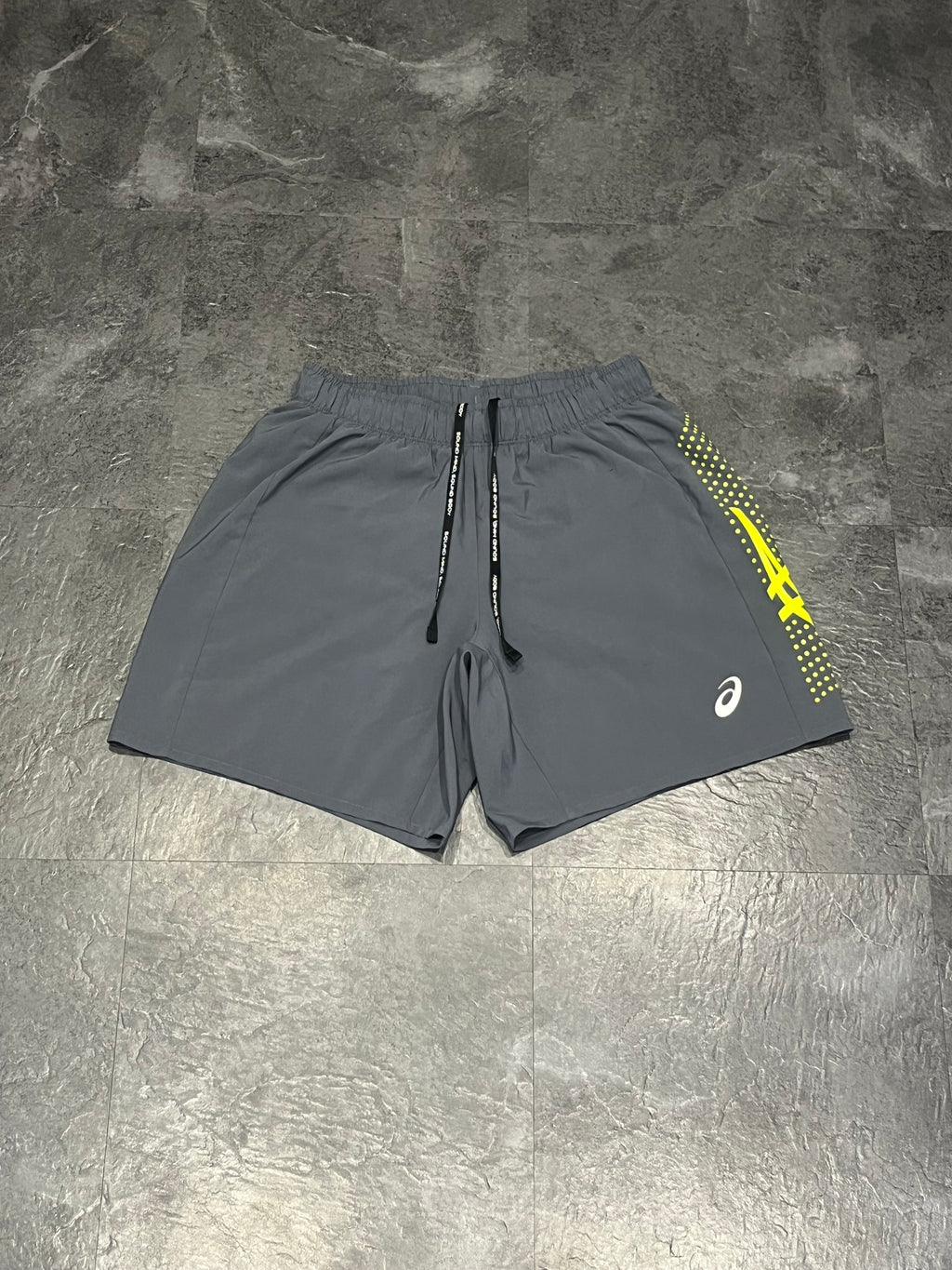 Grey & Yellow Asics Men’s Icon 7” Running Shorts