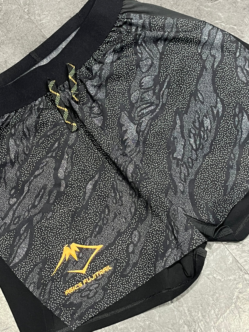 Black & White Asics Men’s Fujitrail 5” Brief Lined Running Shorts