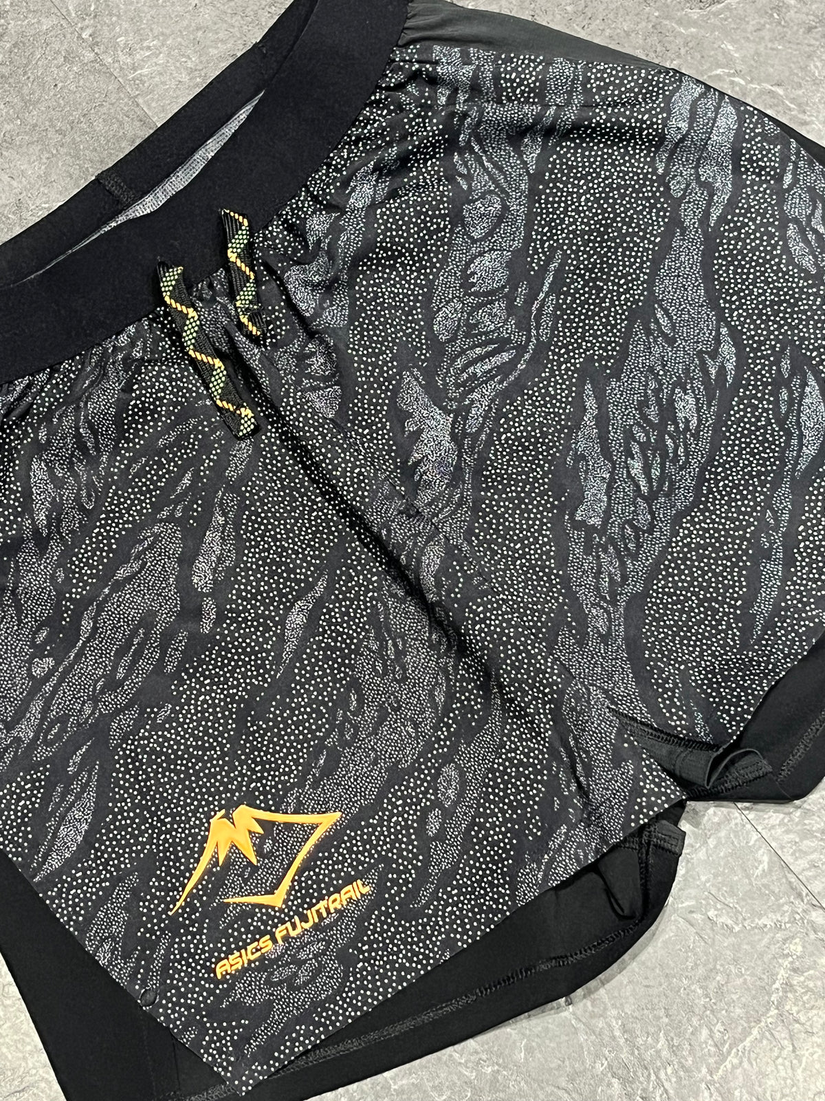 Black & White Asics Men’s Fujitrail 5” Brief Lined Running Shorts