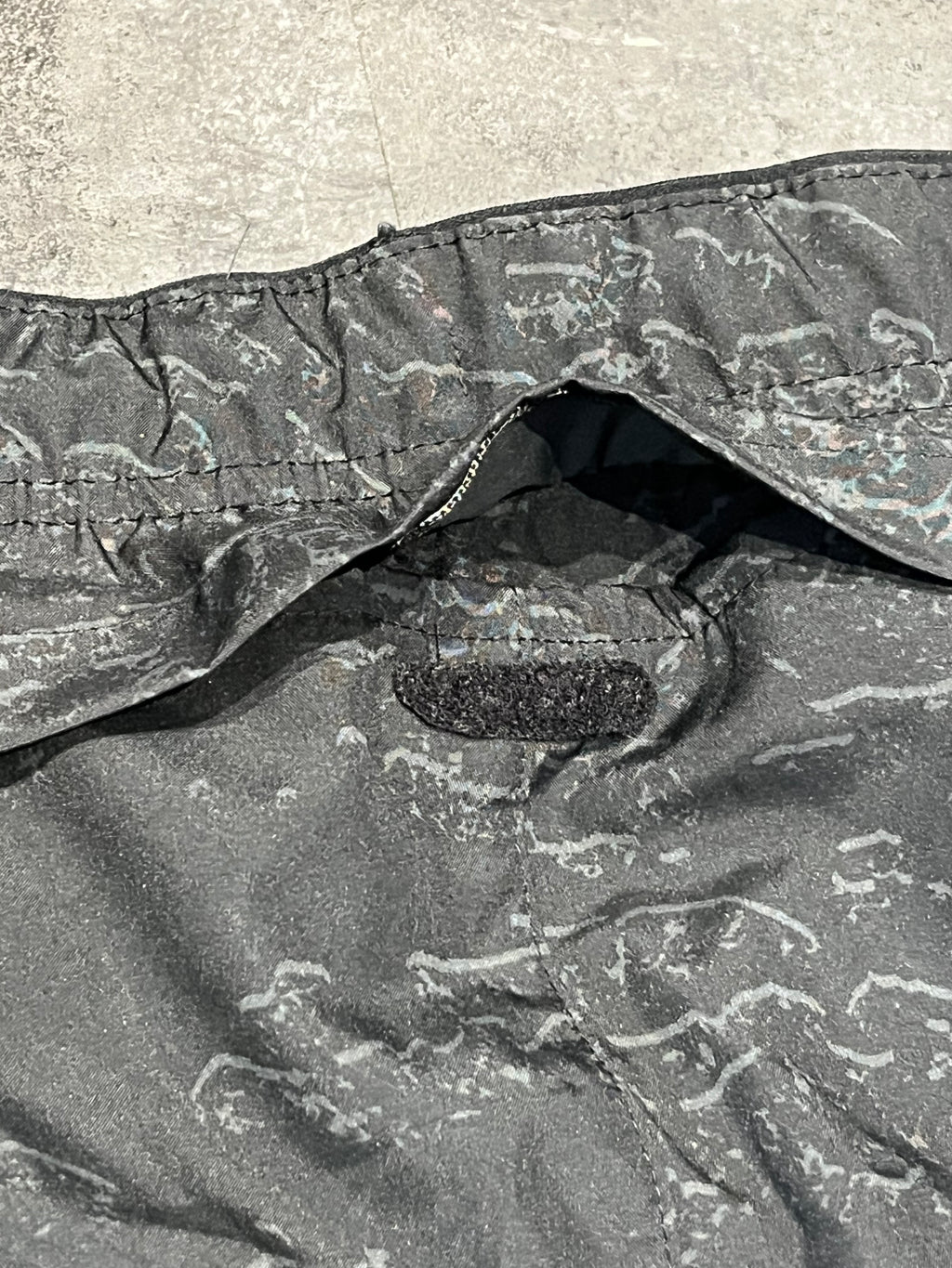 Wavy Black / Silver Nike Men’s Dri Fit Challenger 7” Running Shorts