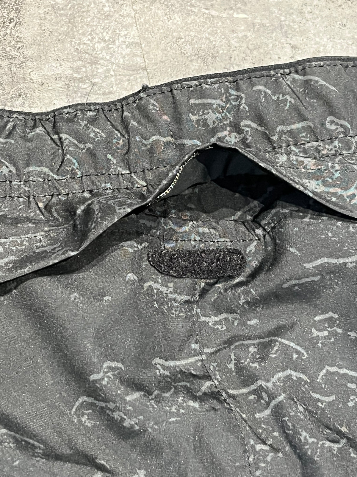 Wavy Black / Silver Nike Men’s Dri Fit Challenger 7” Running Shorts