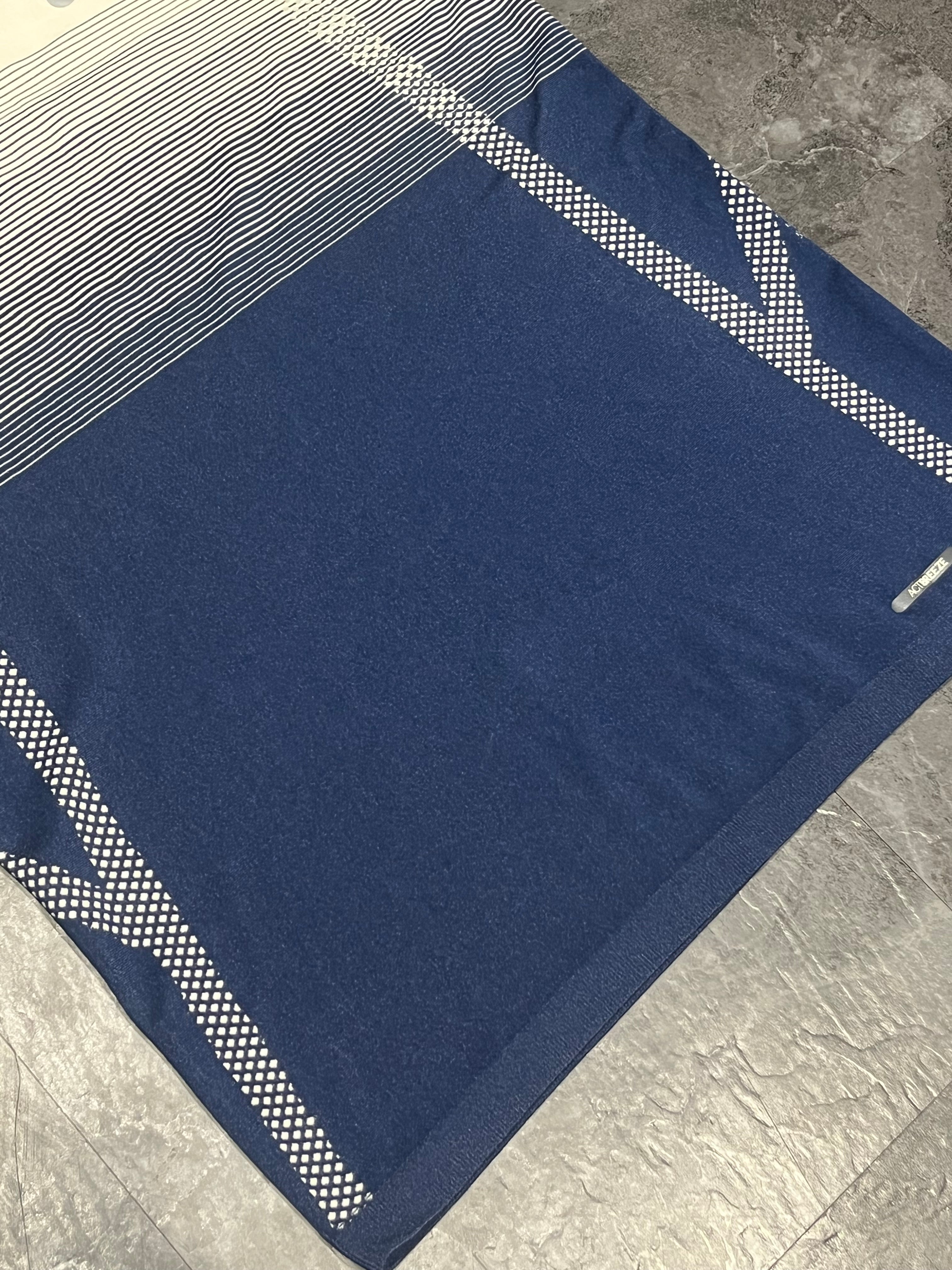 White & Blue ASICS Men’s Actibreeze Seamless SS T Shirt