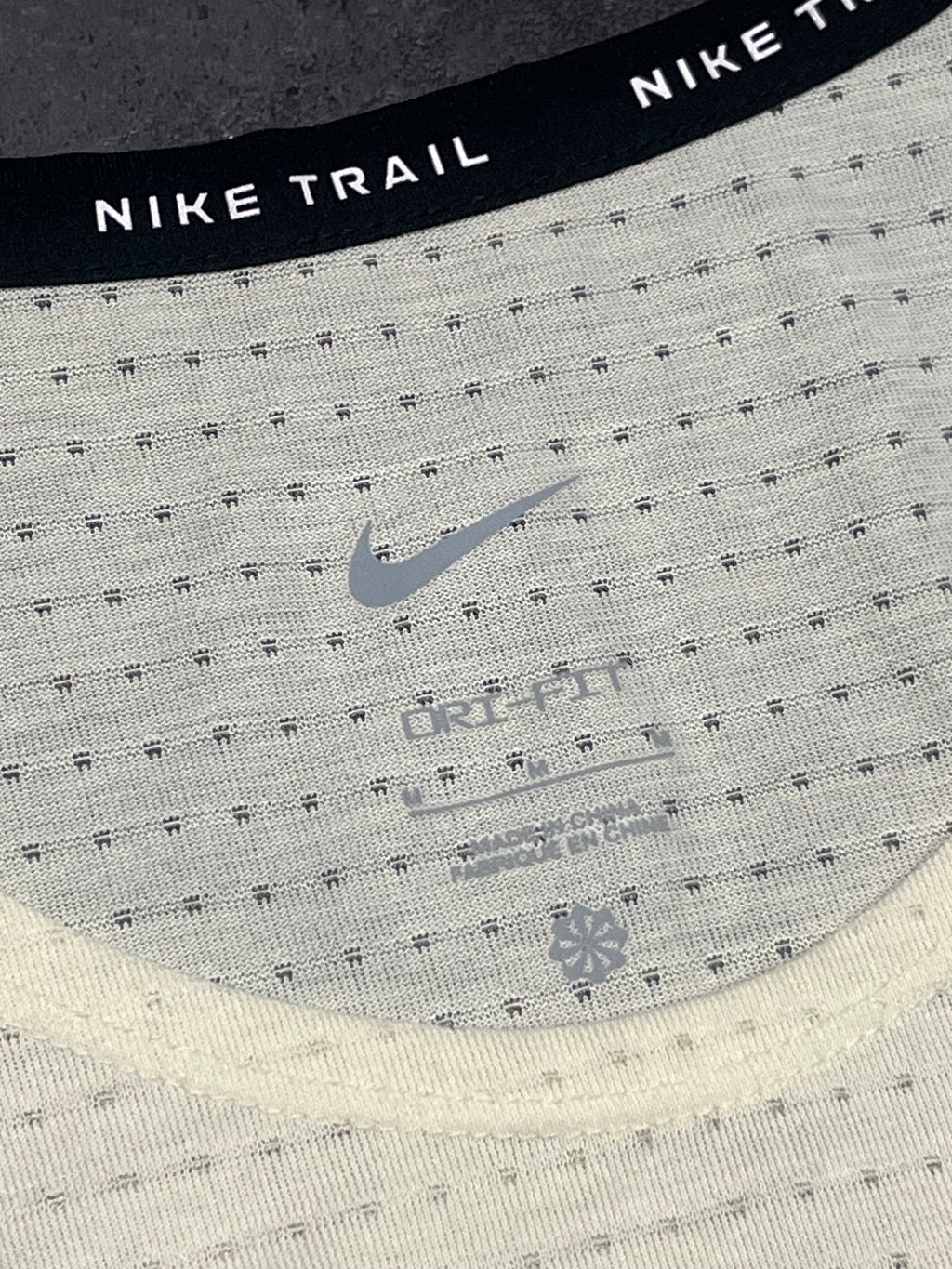 Cream / Beige Nike Men’s Dri Fit Trail Running Singlet