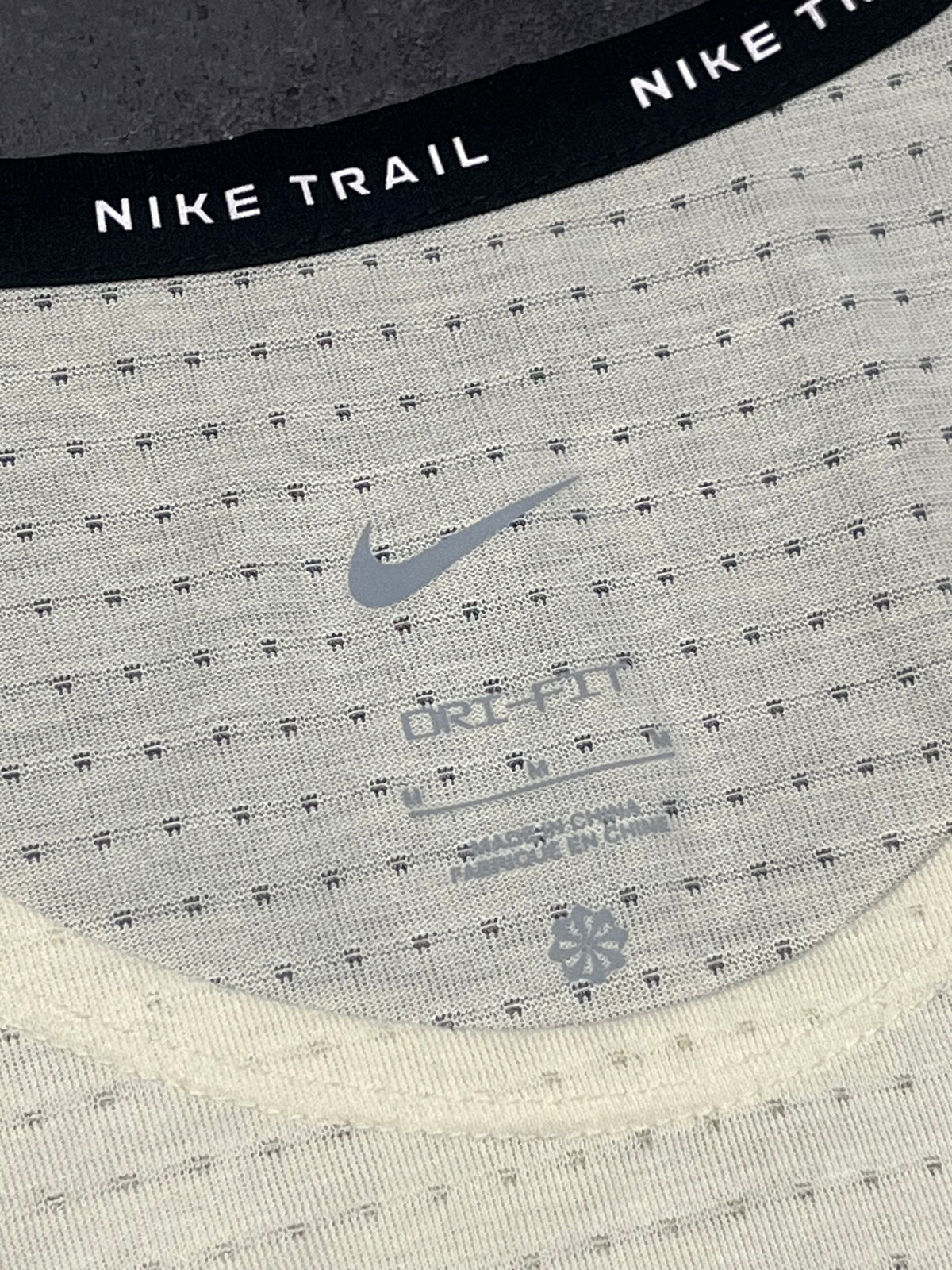 Cream / Beige Nike Men’s Dri Fit Trail Running Singlet