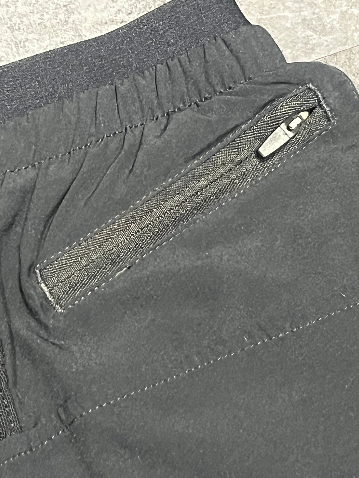 Black & White Hoka Men’s Glide 7” Running Shorts