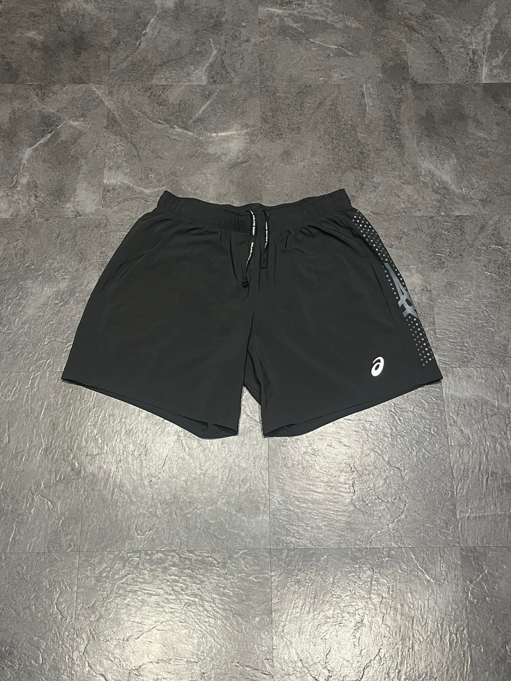 Black ASICS Men’s Icon 7” Running Shorts