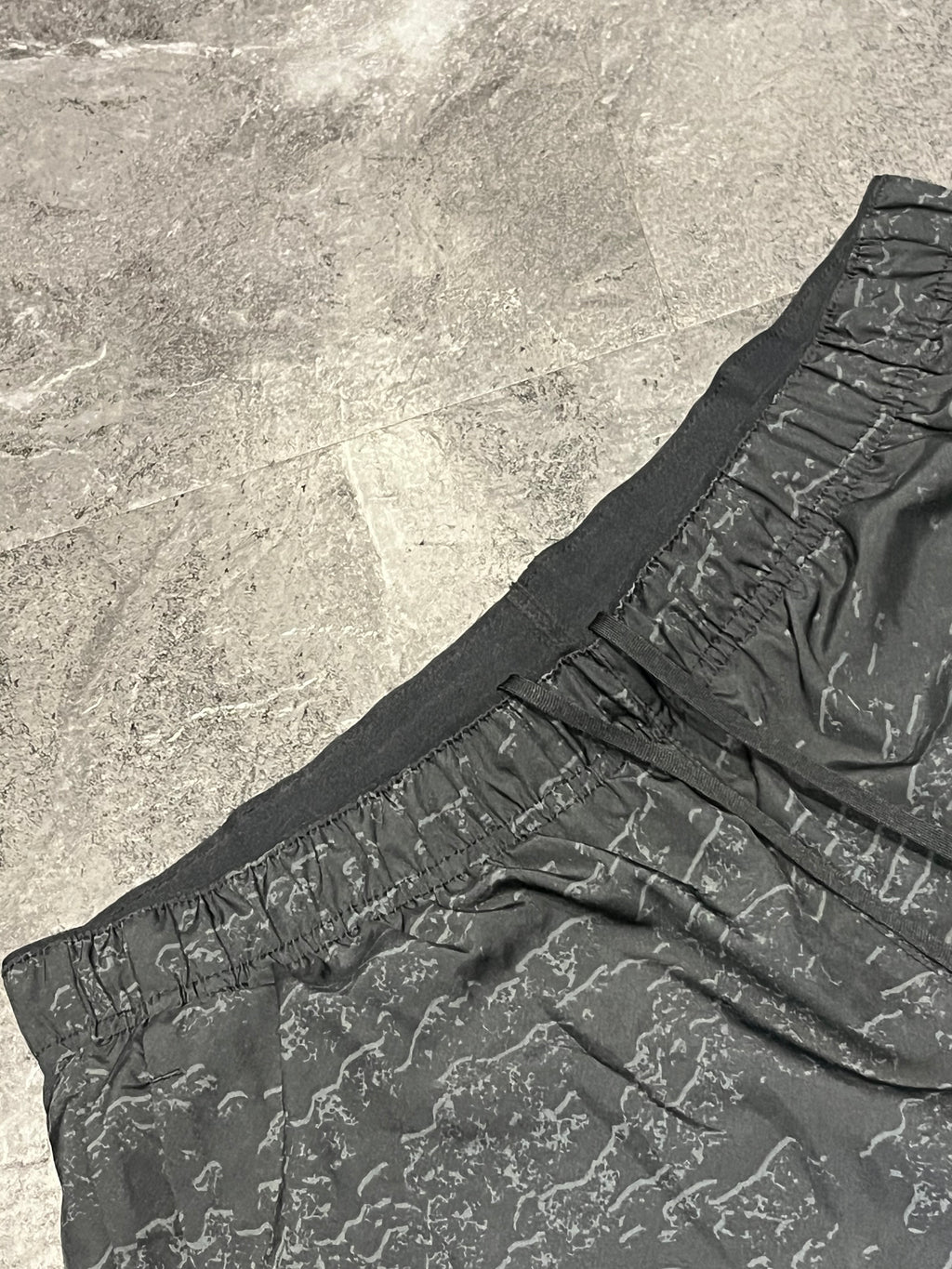 Wavy Black / Silver Nike Men’s Dri Fit Challenger 7” Running Shorts