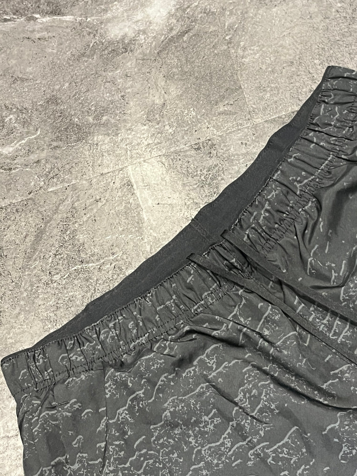 Wavy Black / Silver Nike Men’s Dri Fit Challenger 7” Running Shorts