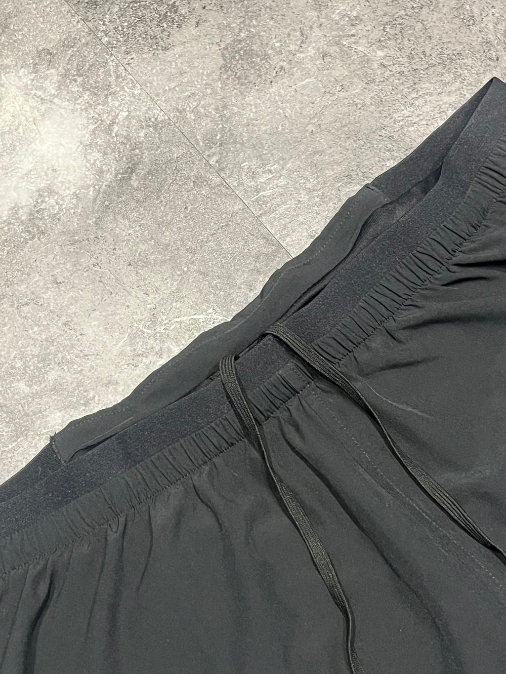 Black & White Hoka Men’s Glide 7” Running Shorts