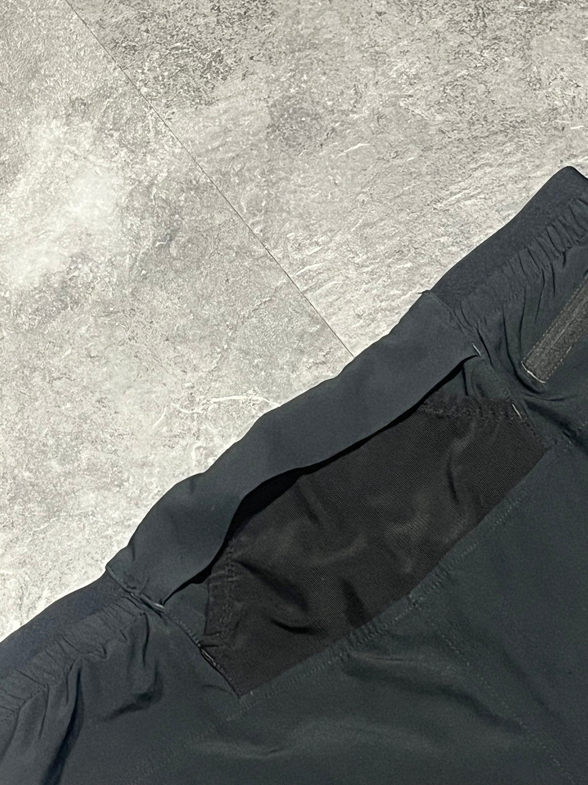 Black & White Hoka Men’s Glide 7” Running Shorts