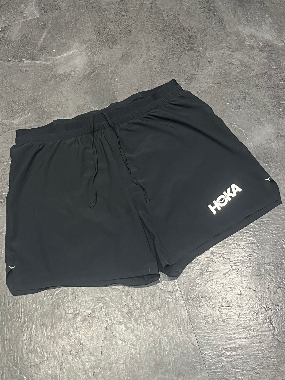 Black & White Hoka Men’s Glide 7” Running Shorts